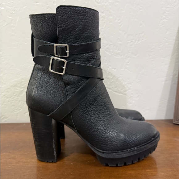 Black Gianni Bini platform boots - Picture 4 of 6